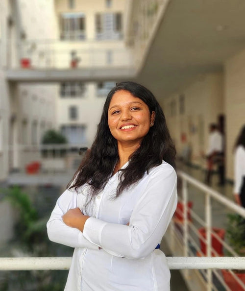 Dr. Eyazhini R