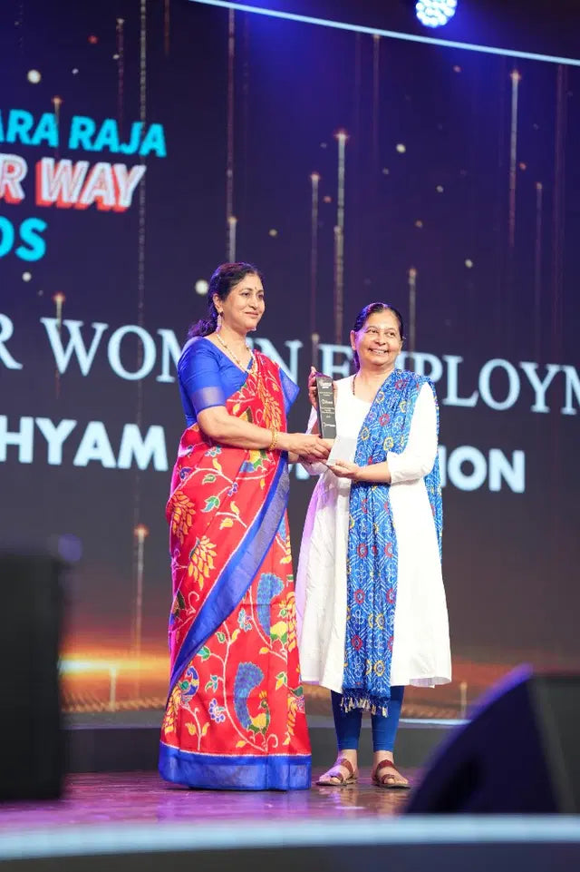 Saukhyam receiving the Amara Raja Better Way Award for Women Employment